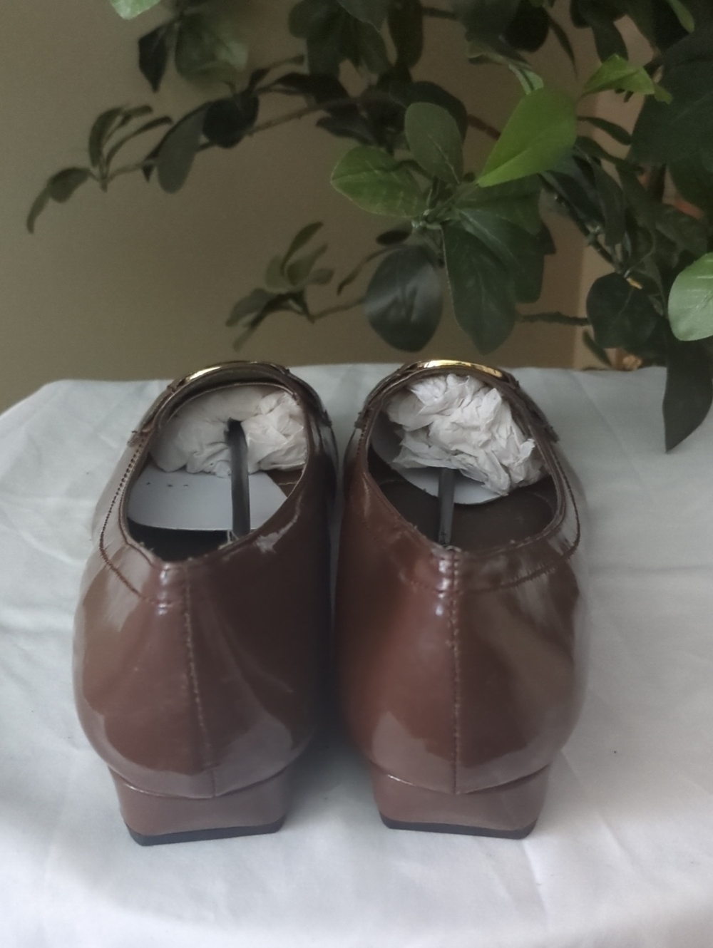 ❤️FINAL❤️AJ Valenci Brown Patent Loafer Flats with Gold Accent - Picture 4 of 7